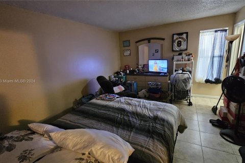 Condo in Lauderhill, Florida, 3 bedrooms  № 1120842 - photo 8