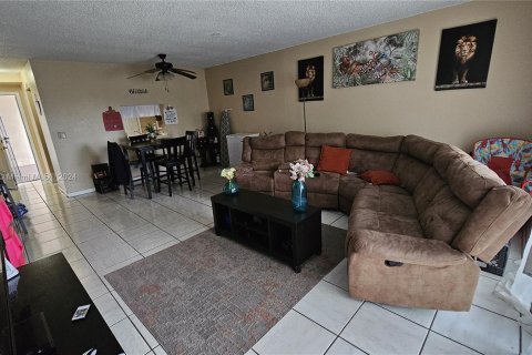 Copropriété à vendre à Lauderhill, Floride: 3 chambres, 111.02 m2 № 1120842 - photo 1