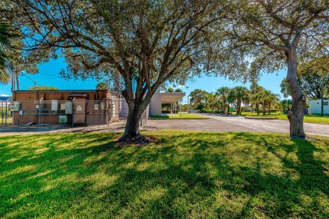 Commercial property in Margate, Florida № 815985 - photo 18