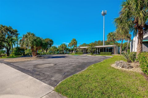 Commercial property in Margate, Florida № 815985 - photo 13