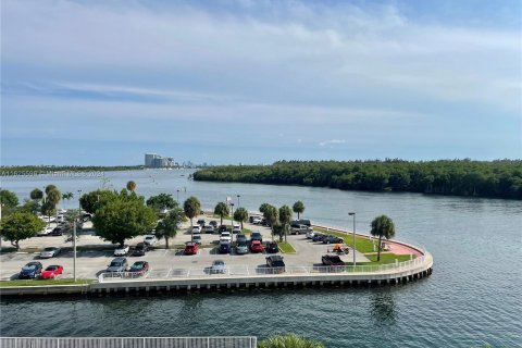 Copropriété à vendre à Sunny Isles Beach, Floride: 2 chambres, 101.64 m2 № 1272057 - photo 5