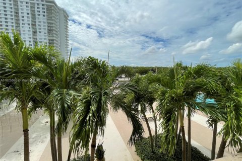 Condo in Sunny Isles Beach, Florida, 2 bedrooms  № 1272057 - photo 4