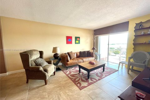 Condominio en venta en Sunny Isles Beach, Florida, 2 dormitorios, 101.64 m2 № 1272057 - foto 10