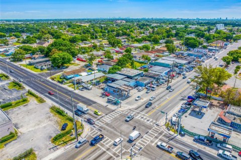 Propiedad comercial en venta en Miami, Florida № 1178937 - foto 9