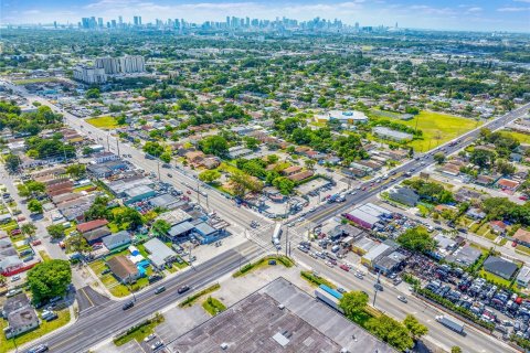 Propiedad comercial en venta en Miami, Florida № 1178937 - foto 21