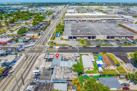 Propiedad comercial en venta en Miami, Florida № 1178937 - foto 12