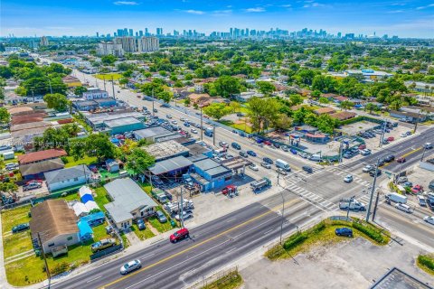 Propiedad comercial en venta en Miami, Florida № 1178937 - foto 4