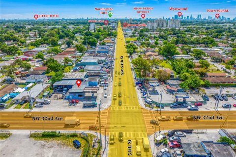 Propiedad comercial en venta en Miami, Florida № 1178937 - foto 6