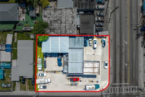 Propiedad comercial en venta en Miami, Florida № 1178937 - foto 2