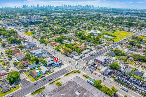 Propiedad comercial en venta en Miami, Florida № 1178937 - foto 20