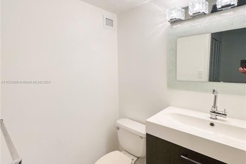 Condo in Sunny Isles Beach, Florida, 2 bedrooms  № 1318844 - photo 5