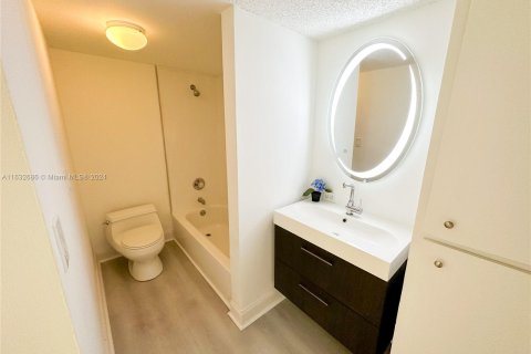 Condo in Sunny Isles Beach, Florida, 2 bedrooms  № 1318844 - photo 14