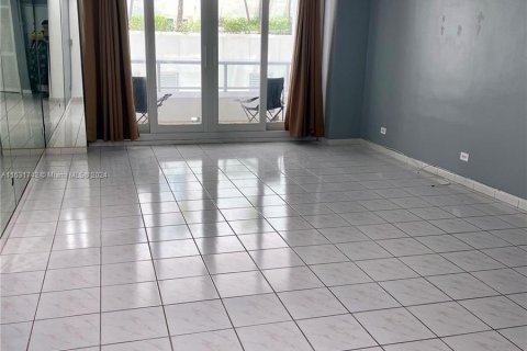 Condominio en venta en Miami Beach, Florida, 1 dormitorio, 87.14 m2 № 1318843 - foto 2