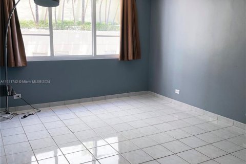 Condo in Miami Beach, Florida, 1 bedroom  № 1318843 - photo 8