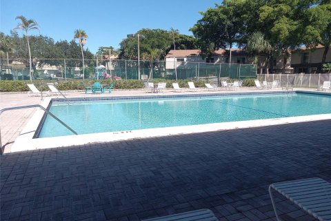 Townhouse in Plantation, Florida 3 bedrooms, 164.44 sq.m. № 738201 - photo 1
