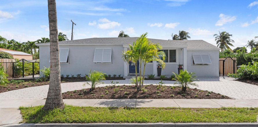 House in West Palm Beach, Florida 3 bedrooms, 134.06 sq.m. № 832826