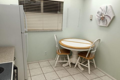 Condo in Tamarac, Florida, 2 bedrooms  № 1175245 - photo 11