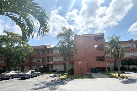 Condo in Tamarac, Florida, 2 bedrooms  № 1175245 - photo 7