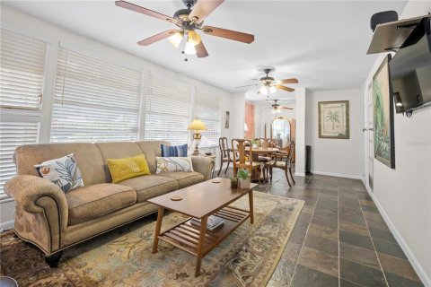 Immobilier commercial à vendre à Fort Myers, Floride: 249.26 m2 № 939718 - photo 10