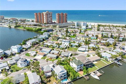 Propiedad comercial en venta en Redington Shores, Florida, 107.3 m2 № 1388986 - foto 8