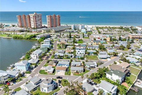 Propiedad comercial en venta en Redington Shores, Florida, 107.3 m2 № 1388986 - foto 9