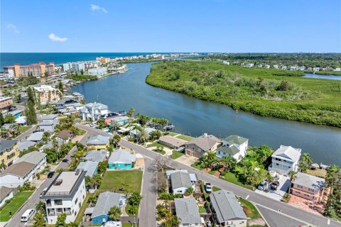 Immobilier commercial à vendre à Redington Shores, Floride: 107.3 m2 № 1388986 - photo 12