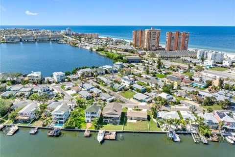 Propiedad comercial en venta en Redington Shores, Florida, 107.3 m2 № 1388986 - foto 7