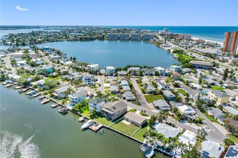 Immobilier commercial à vendre à Redington Shores, Floride: 107.3 m2 № 1388986 - photo 6