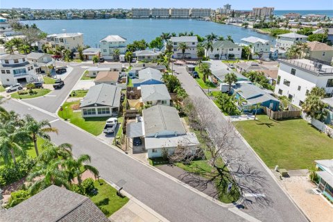 Propiedad comercial en venta en Redington Shores, Florida, 107.3 m2 № 1388986 - foto 17