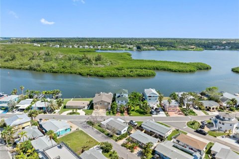 Propiedad comercial en venta en Redington Shores, Florida, 107.3 m2 № 1388986 - foto 13