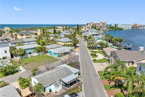 Propiedad comercial en venta en Redington Shores, Florida, 107.3 m2 № 1388986 - foto 21