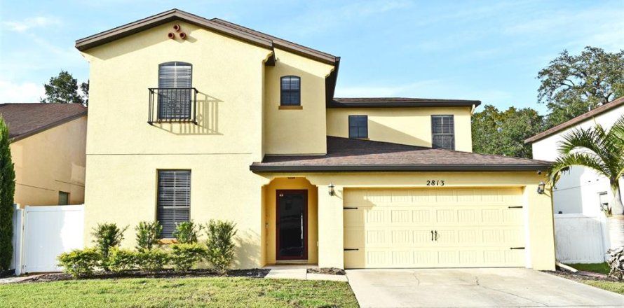 House in Orlando, Florida 6 bedrooms, 278.06 sq.m. № 1405262