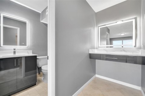 Condo in Sunrise, Florida, 2 bedrooms  № 1118081 - photo 17