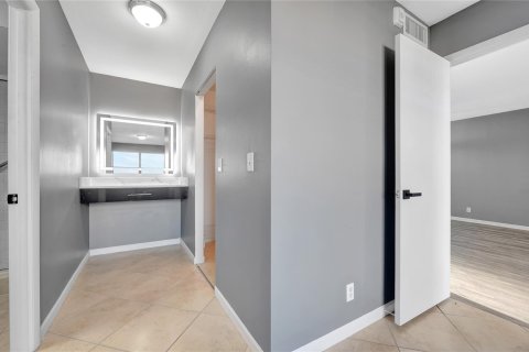 Condo in Sunrise, Florida, 2 bedrooms  № 1118081 - photo 18