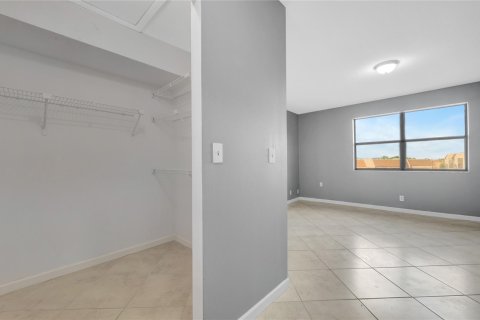 Condo in Sunrise, Florida, 2 bedrooms  № 1118081 - photo 13