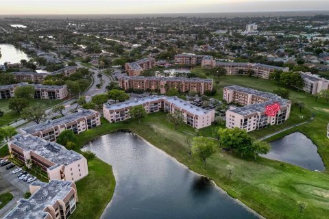 Condo in Sunrise, Florida, 2 bedrooms  № 1118081 - photo 6