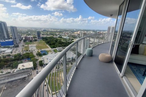 Condo in Miami, Florida, 2 bedrooms  № 1117486 - photo 2