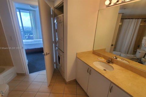 Condo in Miami, Florida, 2 bedrooms  № 1117486 - photo 10