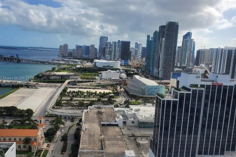 Condo in Miami, Florida, 2 bedrooms  № 1117486 - photo 1