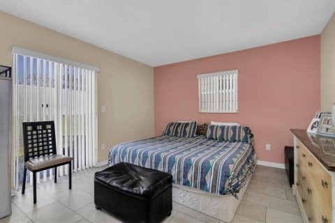 Condo in New Port Richey, Florida, 1 bedroom  № 1361417 - photo 17