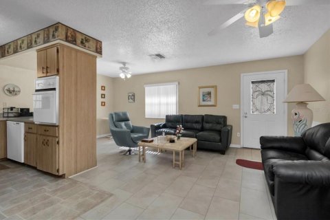 Copropriété à vendre à New Port Richey, Floride: 1 chambre, 62.43 m2 № 1361417 - photo 7