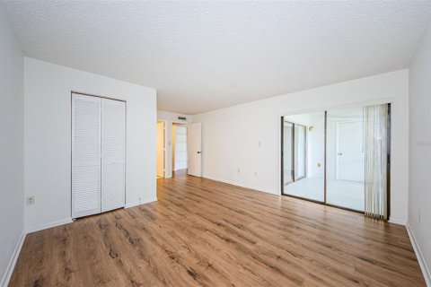 Condo in Clearwater, Florida, 2 bedrooms  № 1383717 - photo 13