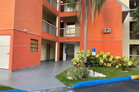 Condominio en venta en Doral, Florida, 1 dormitorio, 65.96 m2 № 1016900 - foto 1