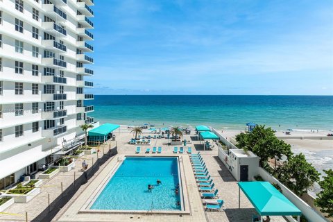 Condominio en venta en Hollywood, Florida, 2 dormitorios, 115.94 m2 № 1378812 - foto 4