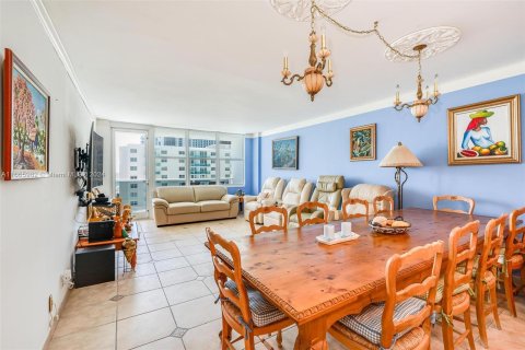 Copropriété à vendre à Hollywood, Floride: 2 chambres, 115.94 m2 № 1378812 - photo 12