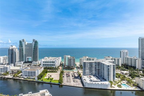 Condo in Hollywood, Florida, 2 bedrooms  № 1378812 - photo 2