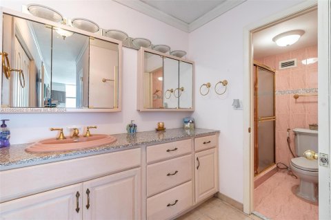 Condo in Hollywood, Florida, 2 bedrooms  № 1378812 - photo 17