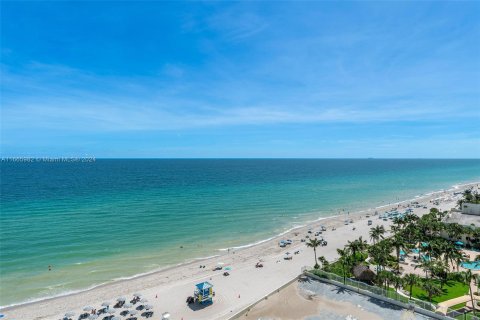 Copropriété à vendre à Hollywood, Floride: 2 chambres, 115.94 m2 № 1378812 - photo 9