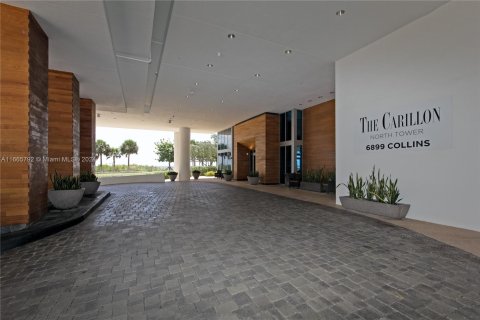 Condo in Miami Beach, Florida, 2 bedrooms  № 1378811 - photo 27