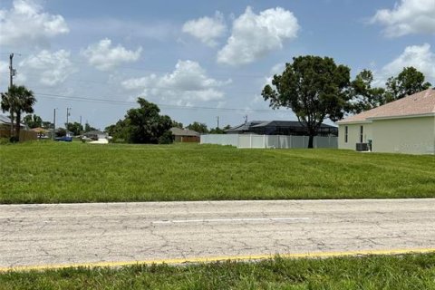 Купить земельный участок в Кейп-Корал, Флорида № 652147 - фото 4